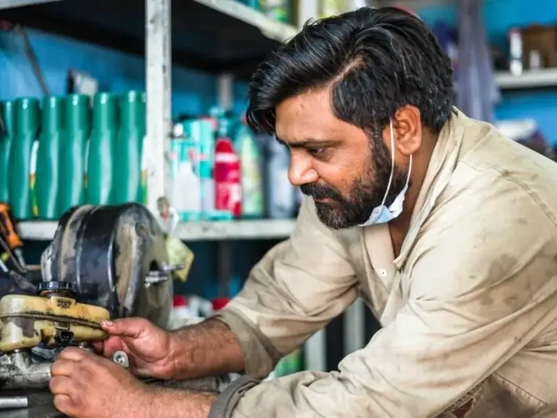 Financial Benefits of Hiring International Diesel Mechanics